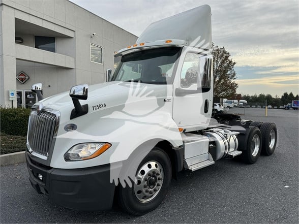 2019 INTERNATIONAL LT - image 1 of 6