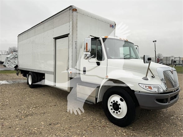 2017 INTERNATIONAL DURASTAR 4300 - image 1 of 6