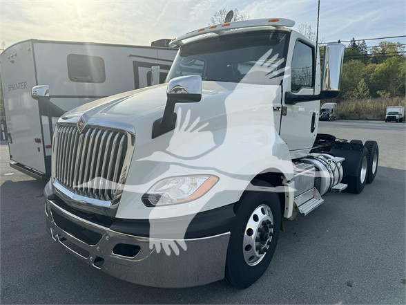 2019 INTERNATIONAL LT - image 1 of 6