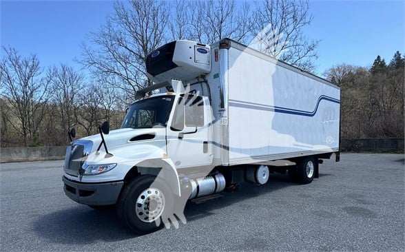 2016 INTERNATIONAL DURASTAR 4300 - image 2 of 6