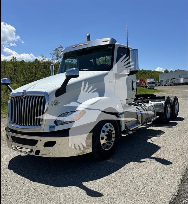 2019 INTERNATIONAL LT - image 1 of 6