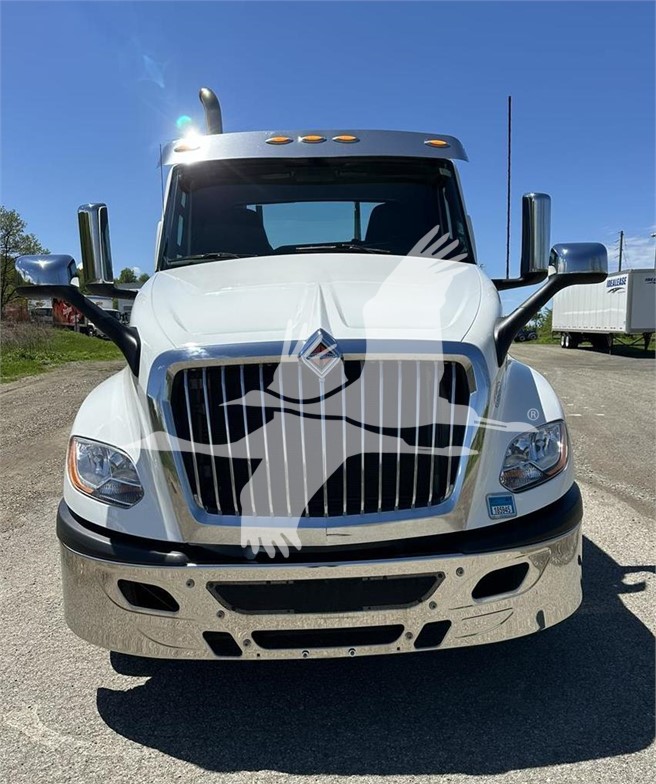 2019 INTERNATIONAL LT - image 2 of 6