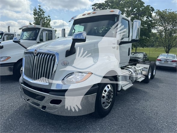 2019 INTERNATIONAL LT - image 1 of 6