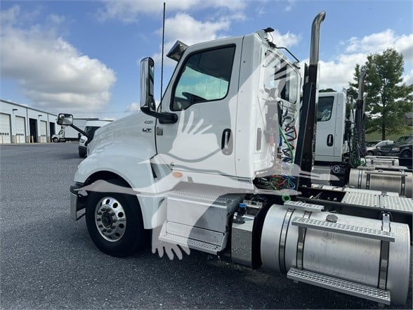 2019 INTERNATIONAL LT - image 2 of 6