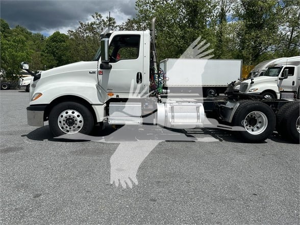 2019 INTERNATIONAL LT - image 2 of 6