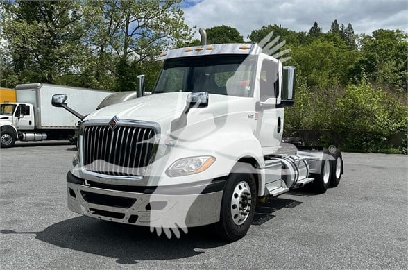 2019 INTERNATIONAL LT - image 1 of 6