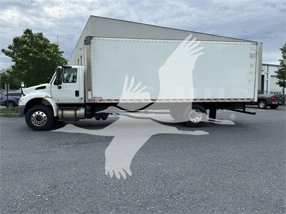 2019 INTERNATIONAL DURASTAR 4300 - image 2 of 6