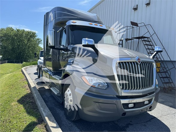 2019 INTERNATIONAL LT - image 5 of 6