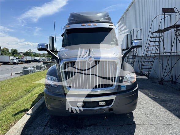 2019 INTERNATIONAL LT - image 6 of 6