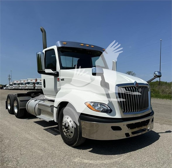 2019 INTERNATIONAL LT - image 4 of 6