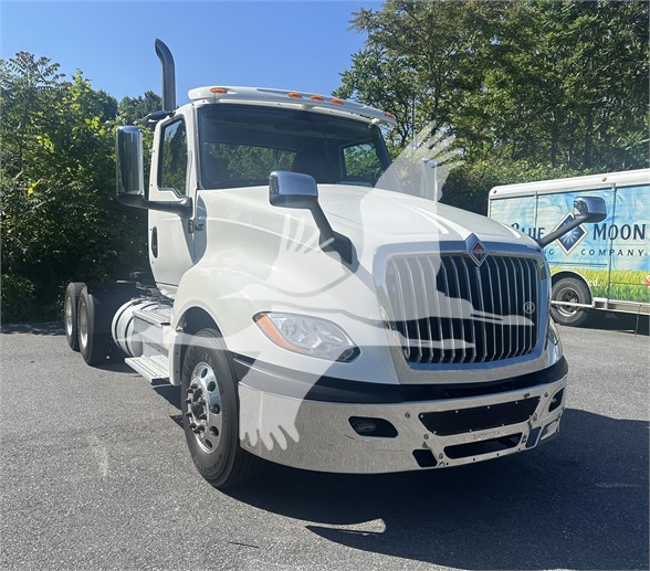 2019 INTERNATIONAL LT - image 3 of 6