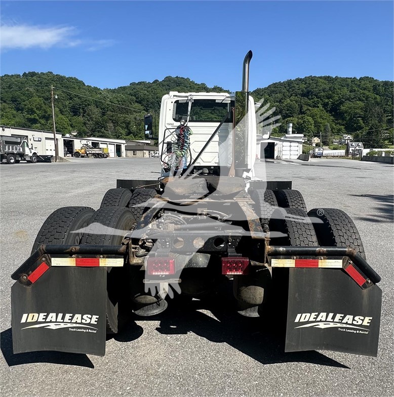 2019 INTERNATIONAL LT - image 6 of 6