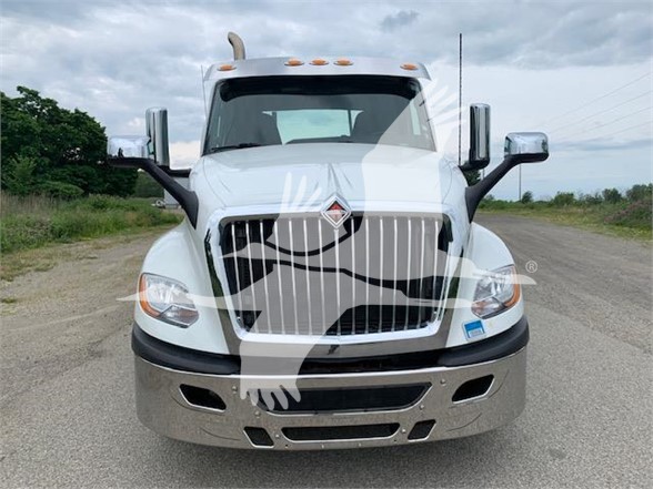 2019 INTERNATIONAL LT - image 2 of 6