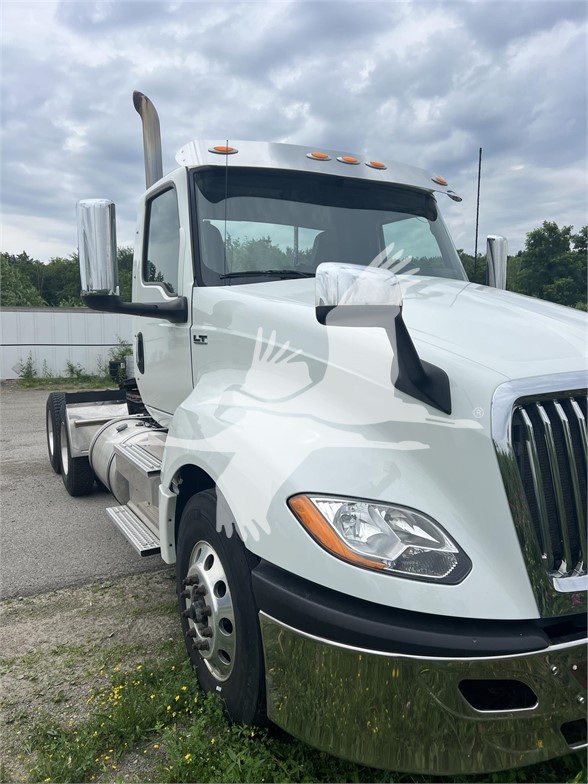 2019 INTERNATIONAL LT - image 6 of 6