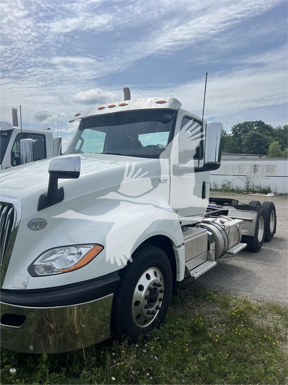 2019 INTERNATIONAL LT - image 1 of 6