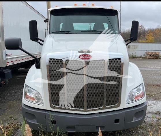 2015 PETERBILT 579 - image 2 of 6