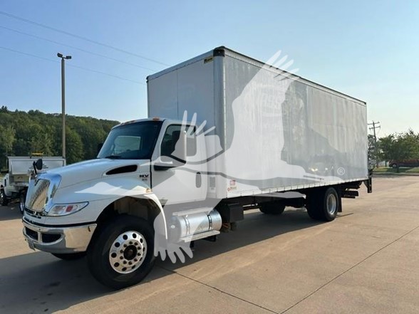 2018 INTERNATIONAL DURASTAR 4300 - image 1 of 5