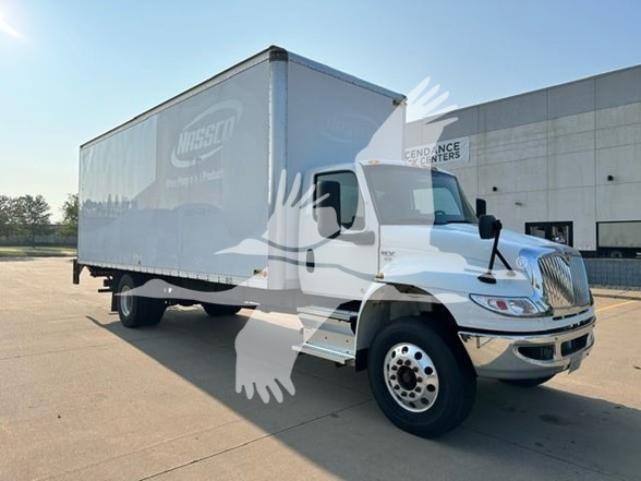 2018 INTERNATIONAL DURASTAR 4300 - image 3 of 5